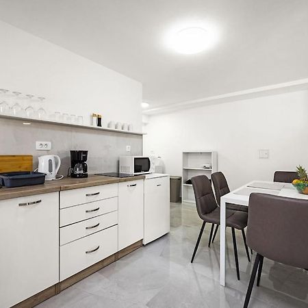 Apartment Olive Garden Near Pula 3 Km From Center And Only 4 Km From The Beach For 4 Persons ภายนอก รูปภาพ