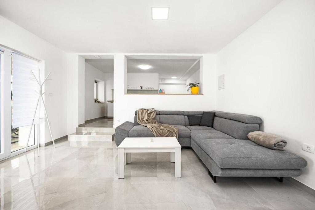 Apartment Olive Garden Near Pula 3 Km From Center And Only 4 Km From The Beach For 4 Persons ภายนอก รูปภาพ