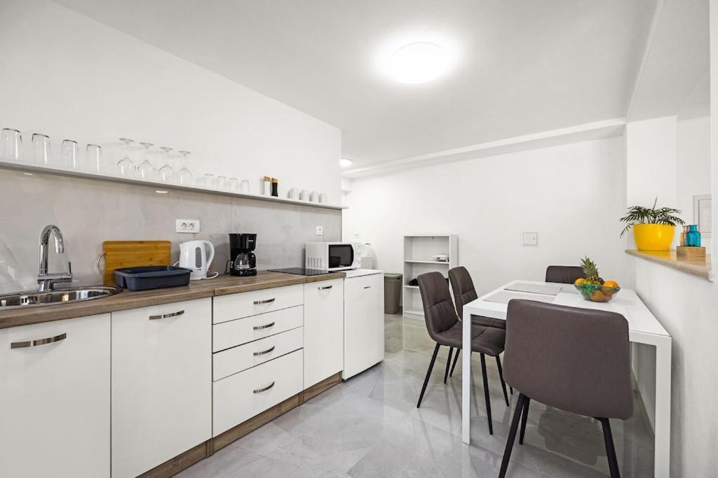 Apartment Olive Garden Near Pula 3 Km From Center And Only 4 Km From The Beach For 4 Persons ภายนอก รูปภาพ