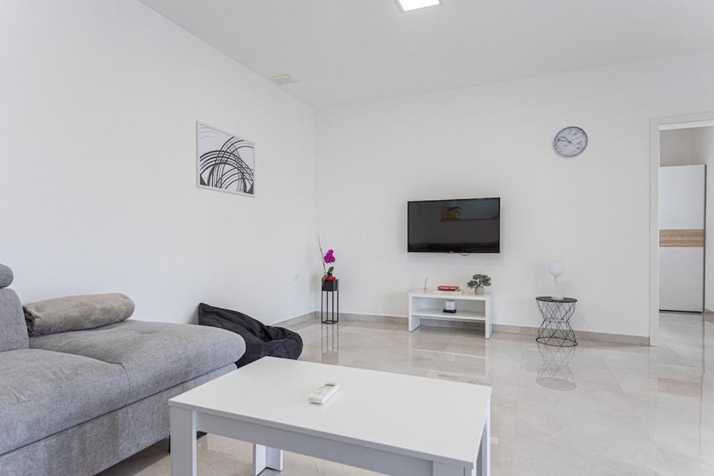 Apartment Olive Garden Near Pula 3 Km From Center And Only 4 Km From The Beach For 4 Persons ภายนอก รูปภาพ