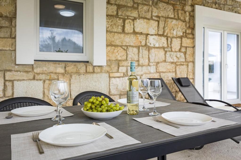 Apartment Olive Garden Near Pula 3 Km From Center And Only 4 Km From The Beach For 4 Persons ภายนอก รูปภาพ