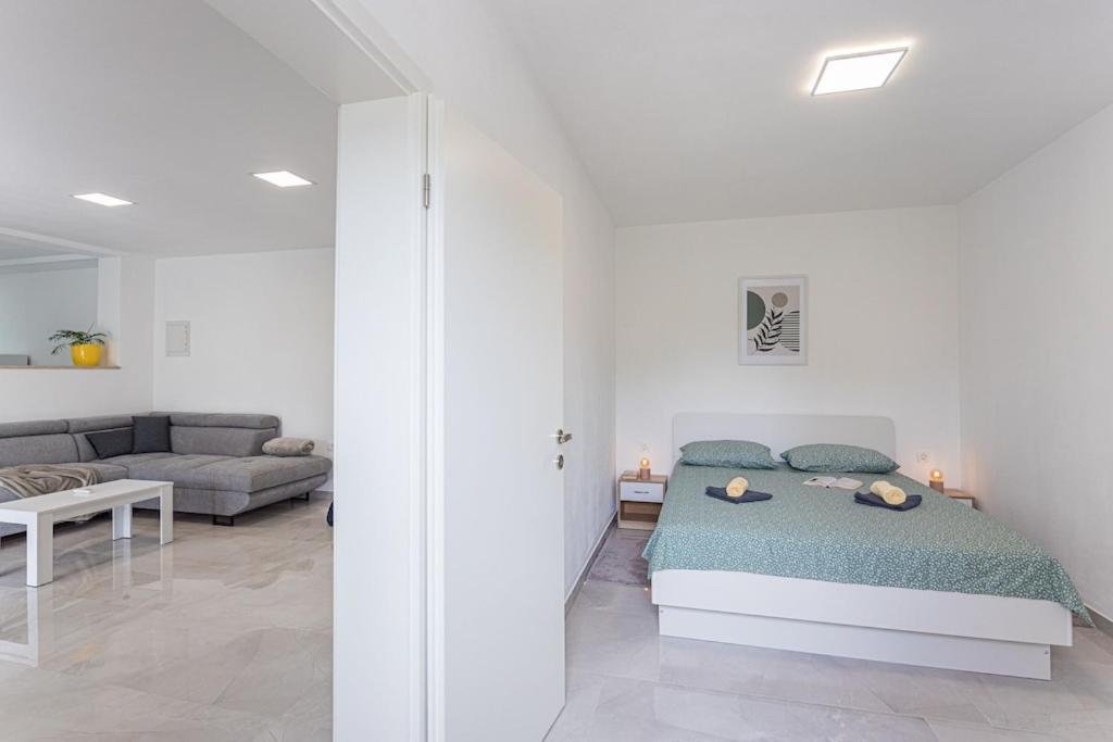 Apartment Olive Garden Near Pula 3 Km From Center And Only 4 Km From The Beach For 4 Persons ภายนอก รูปภาพ